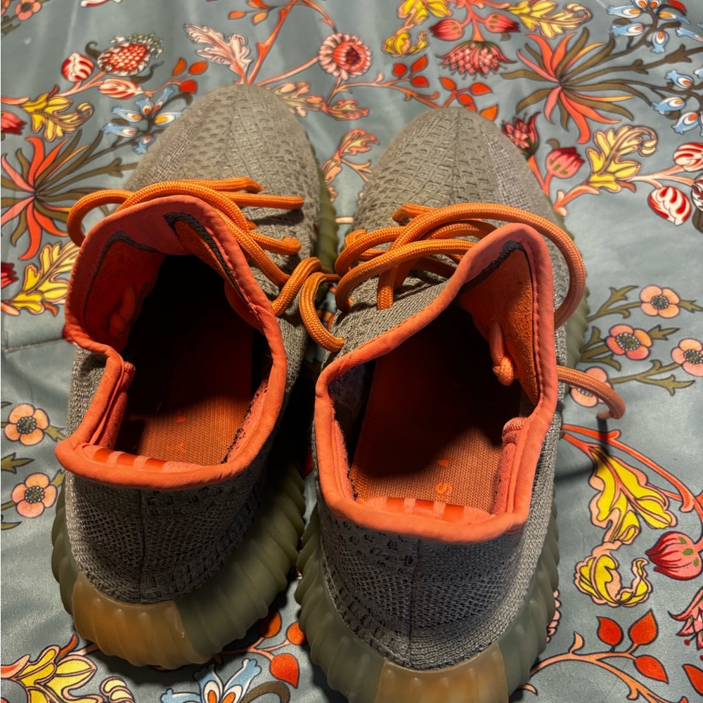 Yeezy Desert Sage 5.5Y - Picture 3 of 6